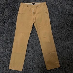 Banana Republic (BR) Khaki Emerson Chino. 32x34.